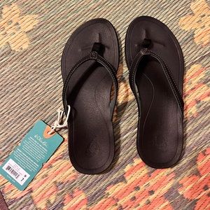 Never worn size 7 olukai sandals